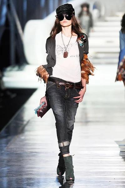 Look 25